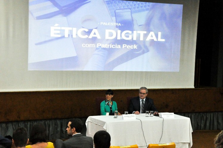 foto palestra digital dez.jpg