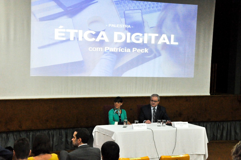 foto palestra digital dez.jpg
