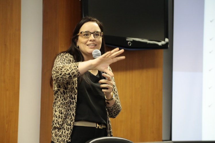 Renata Lúcia Medeiros de Albuquerque Emerenciano - secretária- executiva da Comissão de Ética Pública