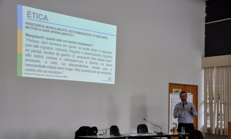 Prof. Elsio Corá - Fundamentos filosóficos da Ética 1.JPG Prof. Elsio Corá - Fundamentos filosóficos da Ética 1.JPG